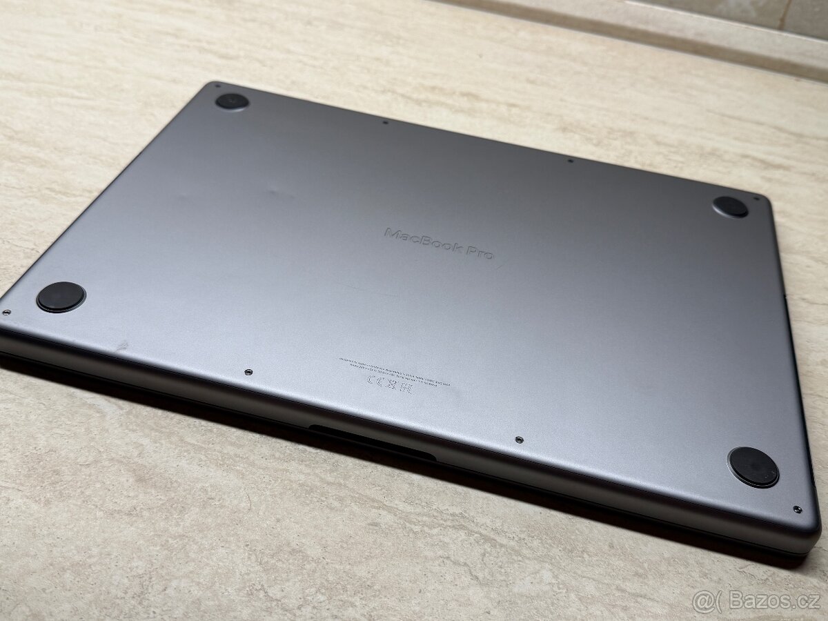 Apple MacBook Pro 16" / M1 Pro / 16GB / 512GB - 11