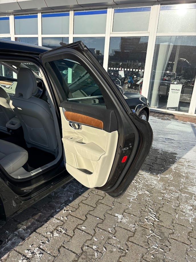 Volvo V90 2021 Momentum Pro DPH - 11