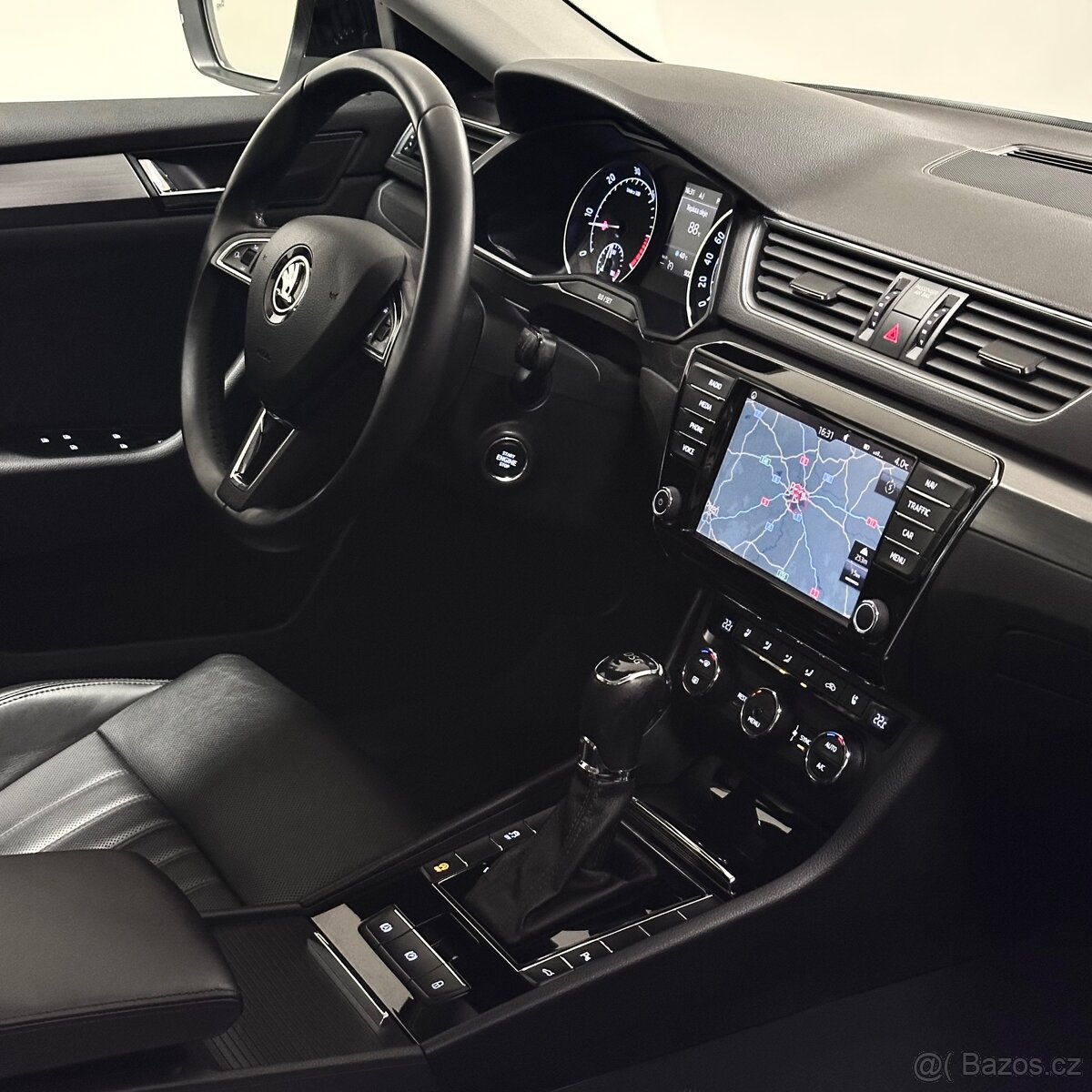 Škoda Superb 3 2.0 TDI 140kW DSG/PANO/LANE/VENT/KESSY - 11