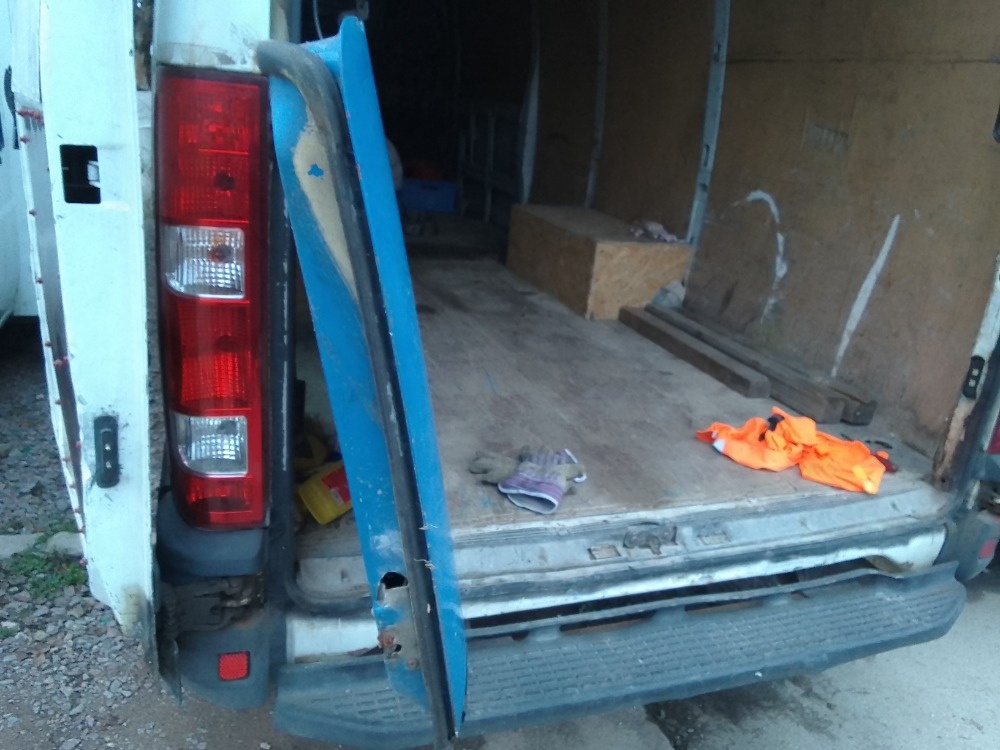 Zadní prosklené dveře na Ford Transit - 11