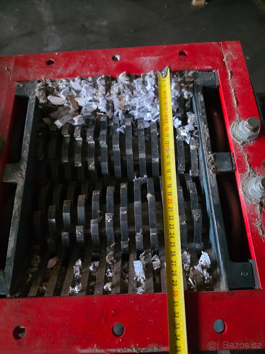 Dvourototovy drtič pomalubezny - 11