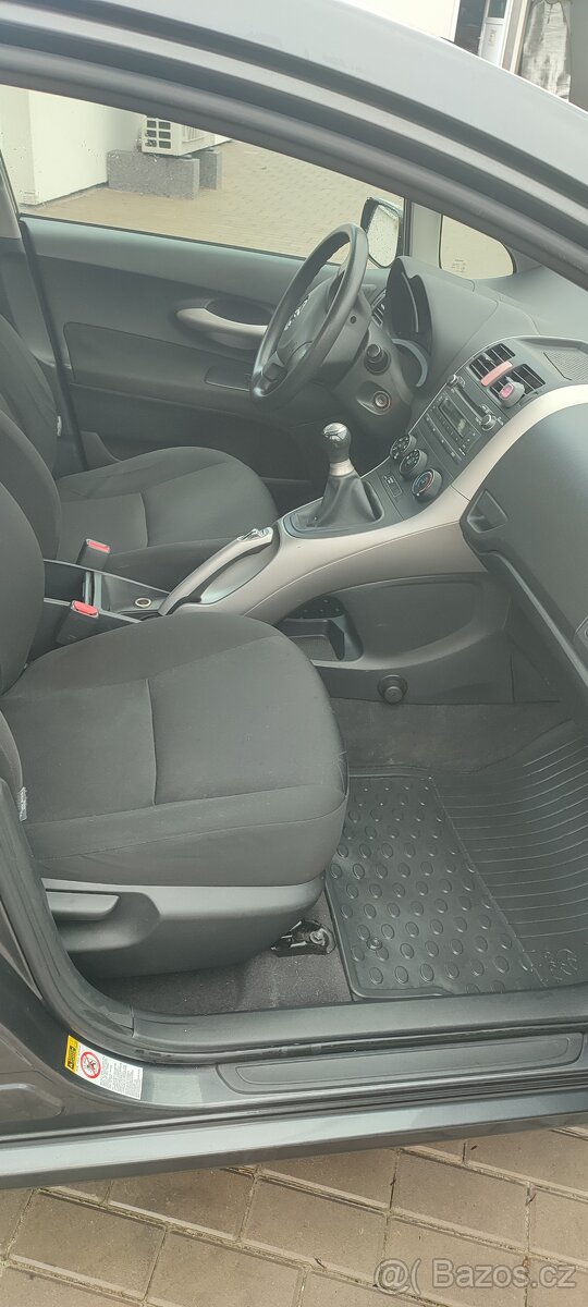 Toyota Auris 1.4 D-4D - 11