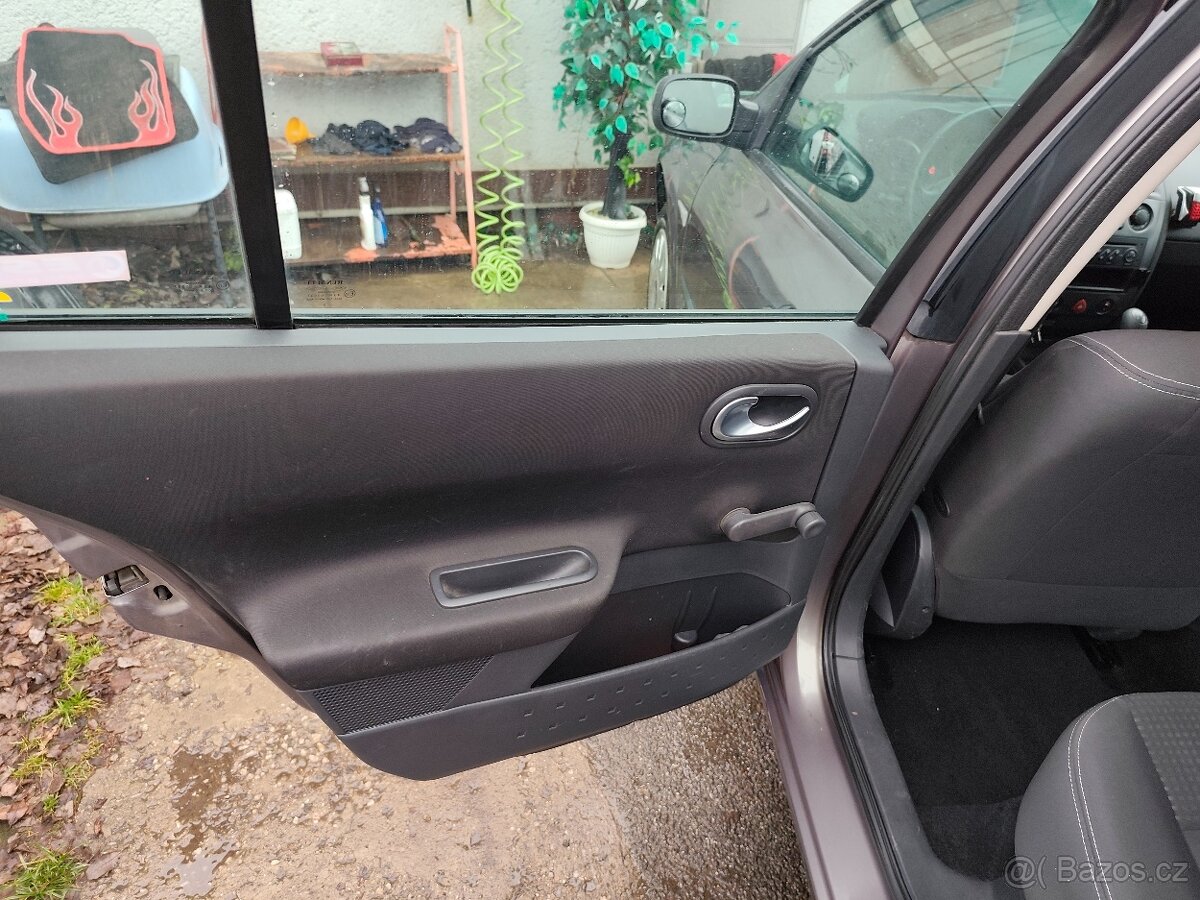 Renault Megane 1,6 i 16V - 11