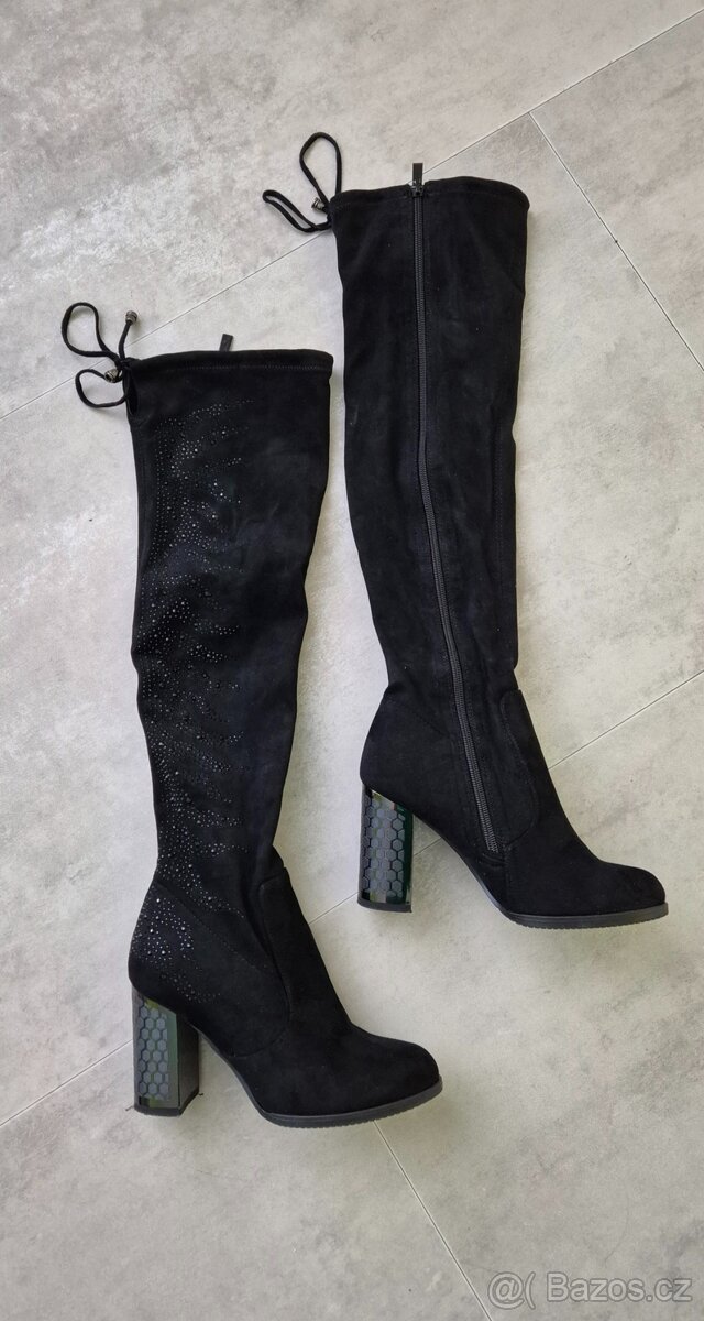 Elegantní semišové kozačky - 11