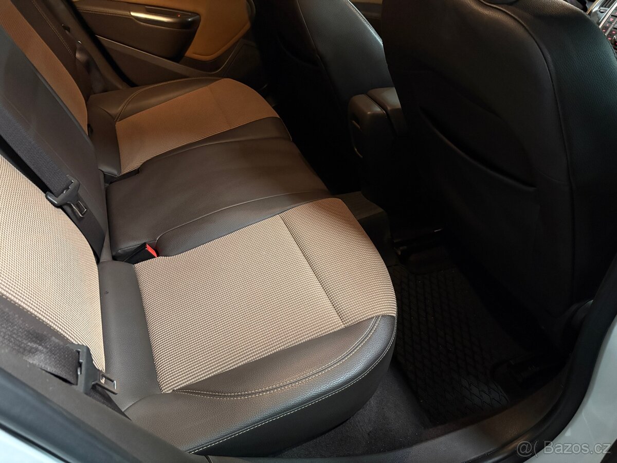 Opel Astra 1.7CDTI/92kw Xenony Výbava - 11