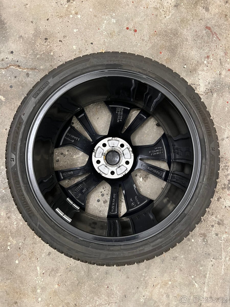 Octavia - originál komplet zimní kola.Jako nové.8mm.Přivezu - 11