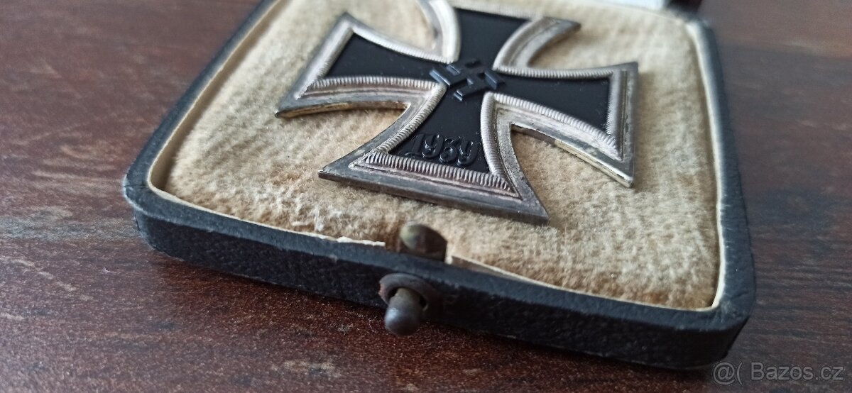 Záslužný kříž, železný kříž v etui. - 11