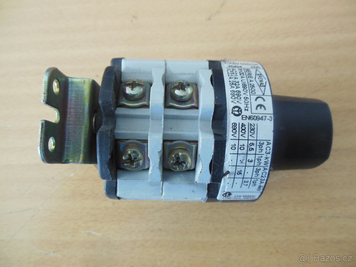 Vypínače CA 02 500G4 a IN8E1 337 - 11