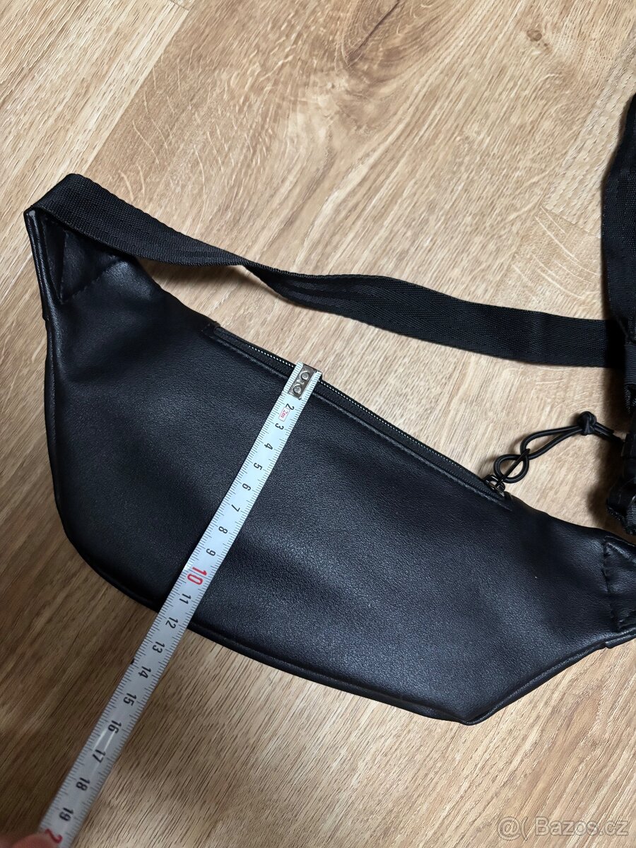 Černá ledvinka Johnny Urban - 11