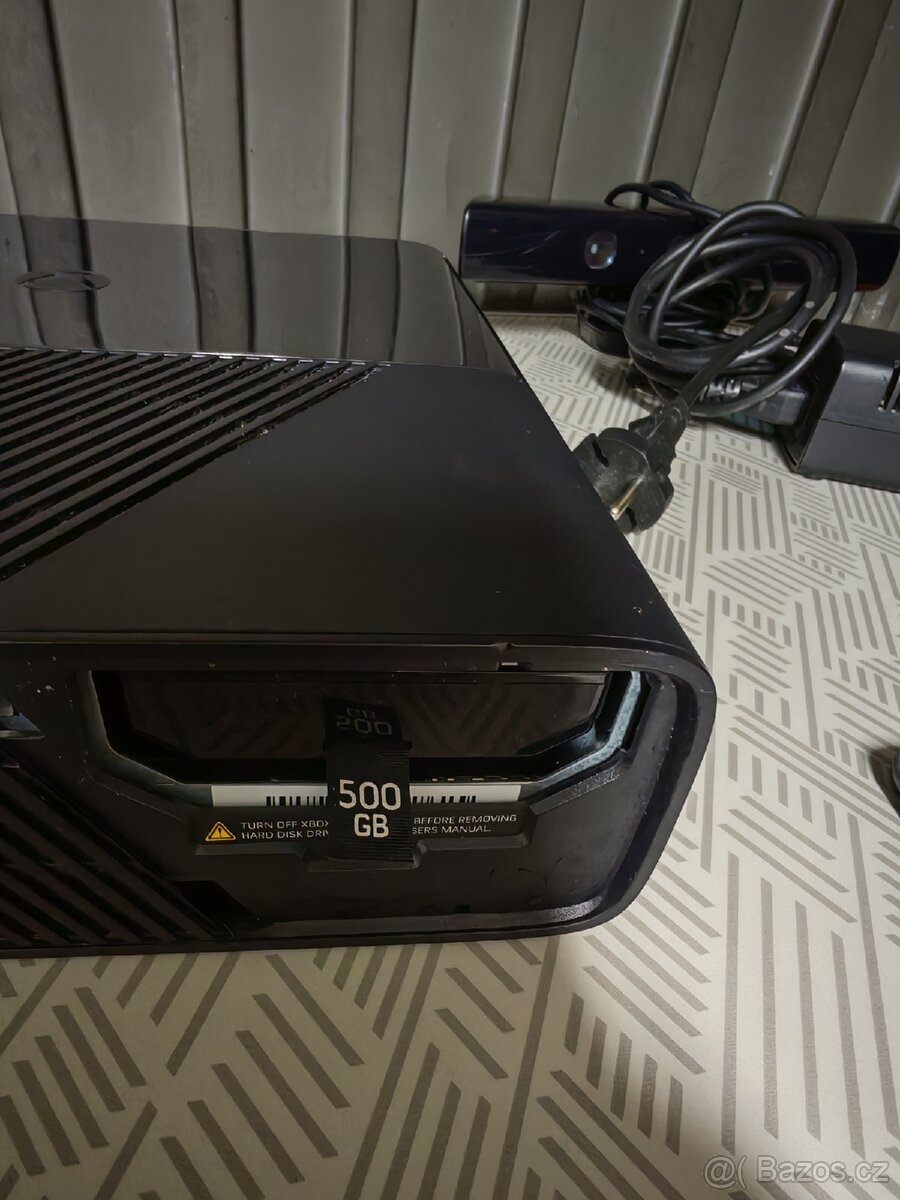 Xbox 360 slim E - 11