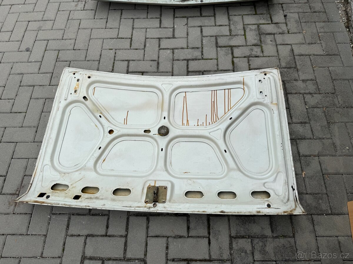 Volha Gaz 24 , přední kapota- zadní víko kufru - 11