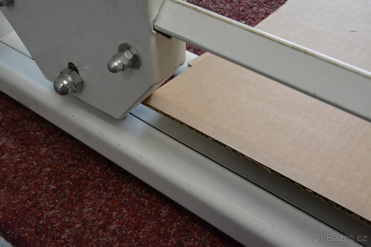 Řezačka na papír - karton 1500mm - 11