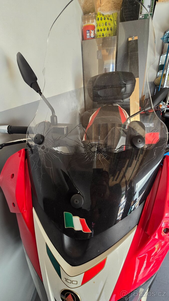 Skútr Gilera Nexus 300 - 11