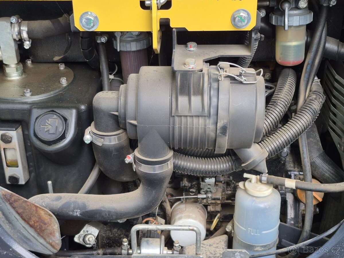 Minibagr Yanmar SV18 - 11