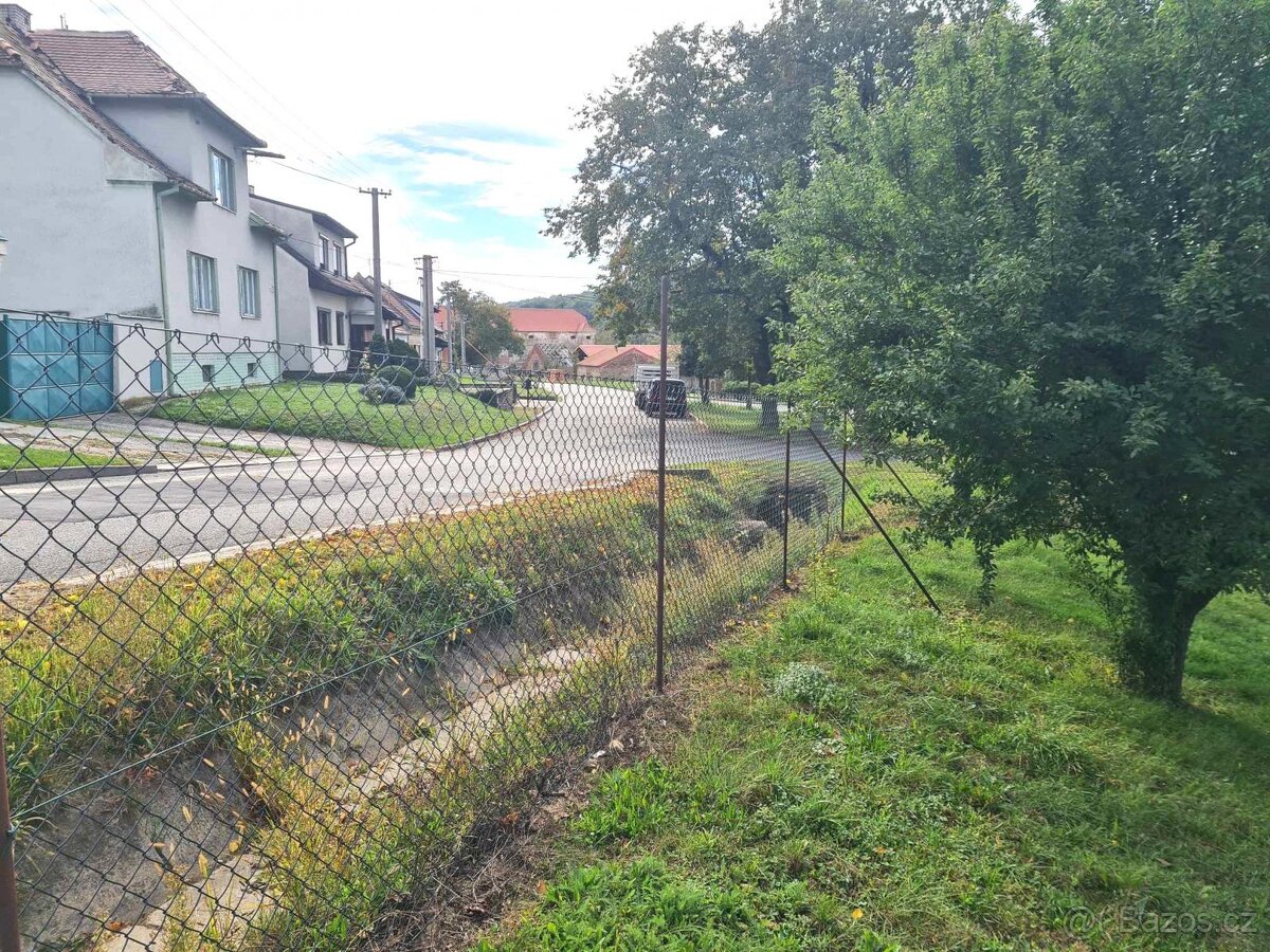 Prodej RD 3+1 a stavební pozemek v obci Louka - 11