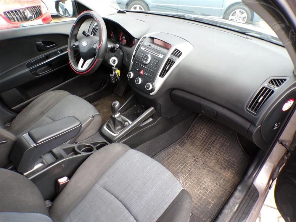 Kia Cee´d 1,4 i16V KLIMATIZACE - 11