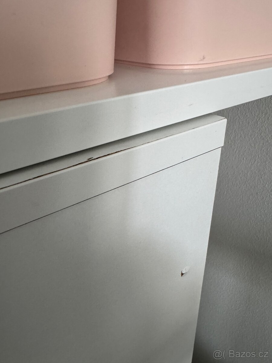 Komoda s přebalovacím nástavcem a dětská postýlka se zásuvko - 11