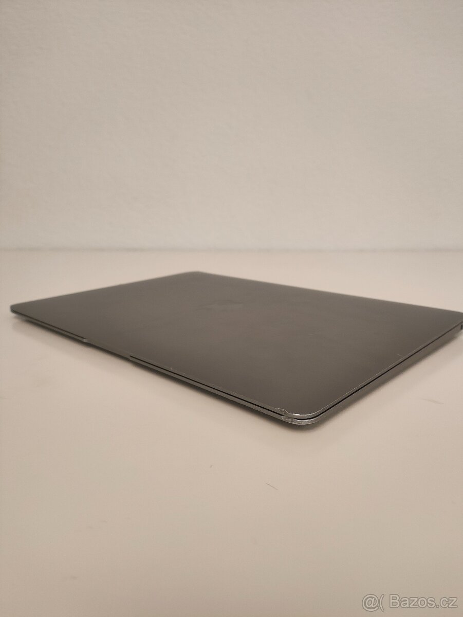 MacBook Air 13" 2019 | i5 • 8GB • 128GB SSD - 11