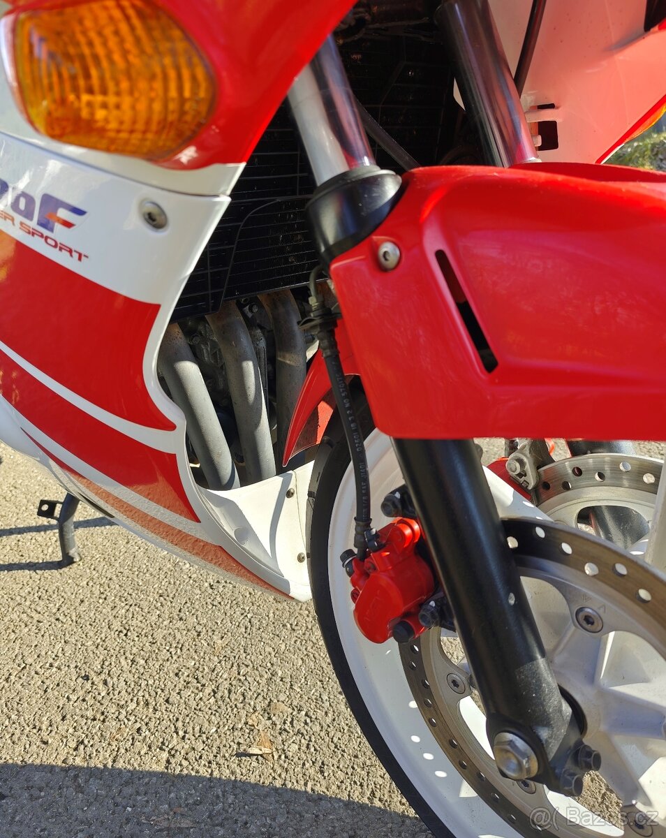 Honda CBR 600 F PC25 - 11