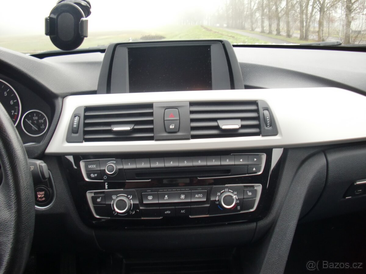 Prodám BMW 318i 100kW benzin - 11