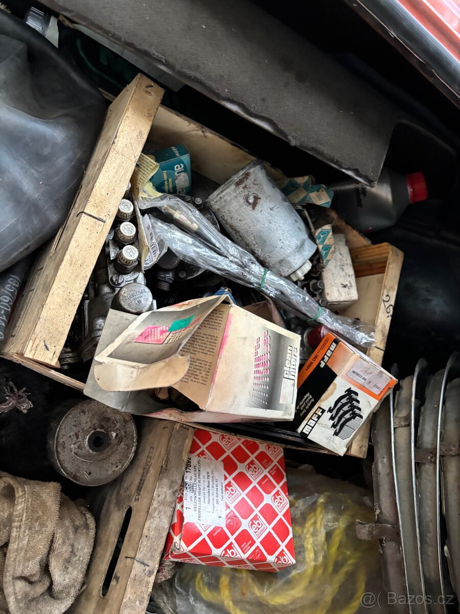 Mercedes Benz 190D - 11