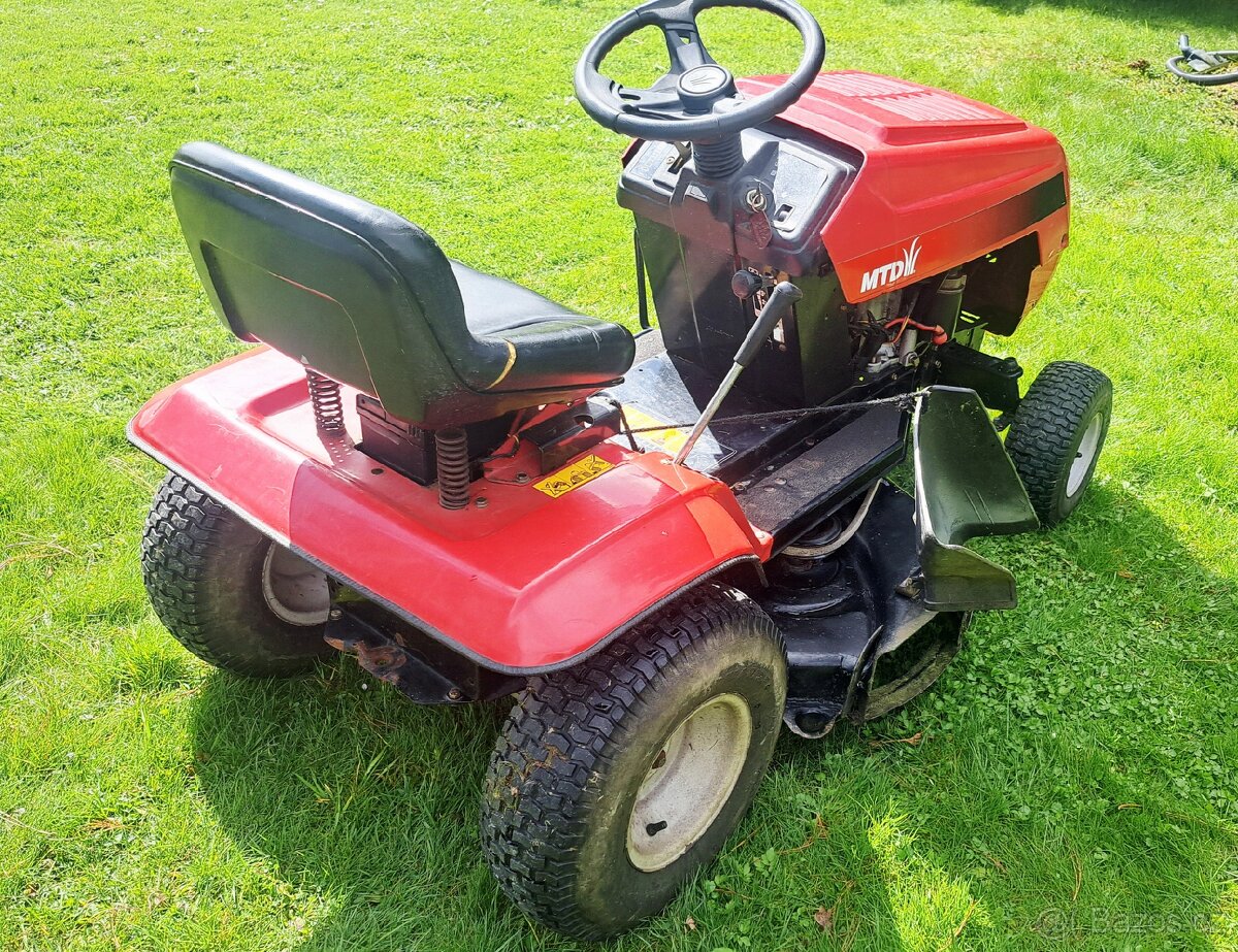 Zahradní traktor ( traktůrek ) MTD - 11