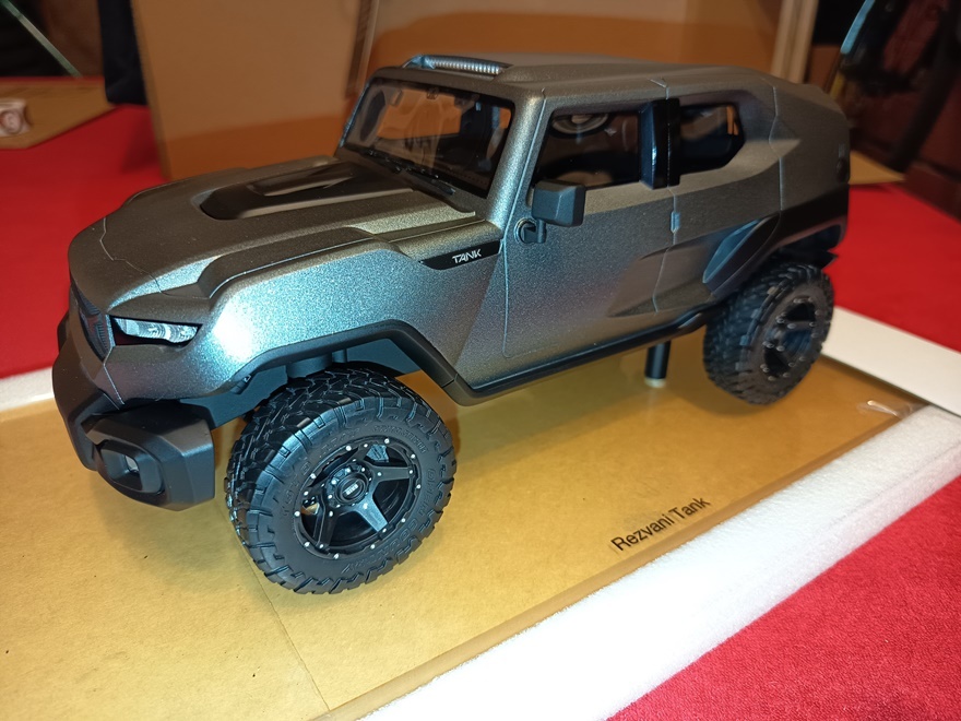 REZVANI TANK 1/18 DNA COLLECTIBLES - 11