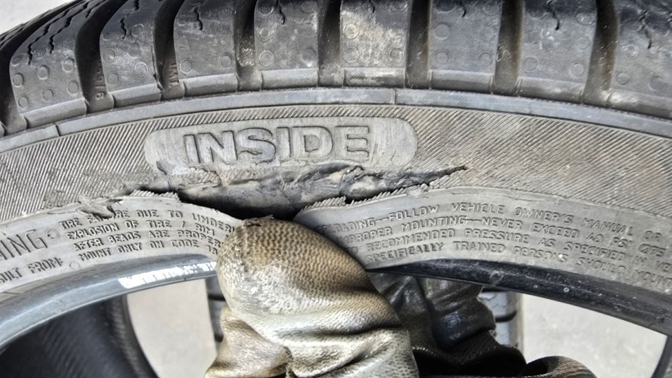 Zimní pneu 225/40/18 Continental - 11