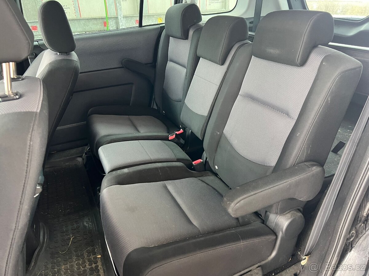 Mazda 5 2.0 D. Rok 2007. Tažné, 7místná. Tempomat. Klima - 11