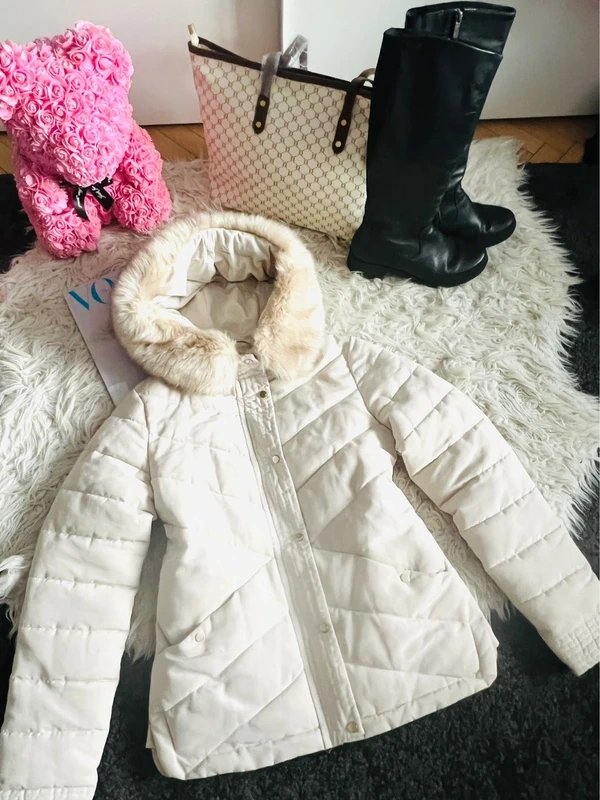 Reserved krásná luxusní moderní bunda s velkou kapucí - 11