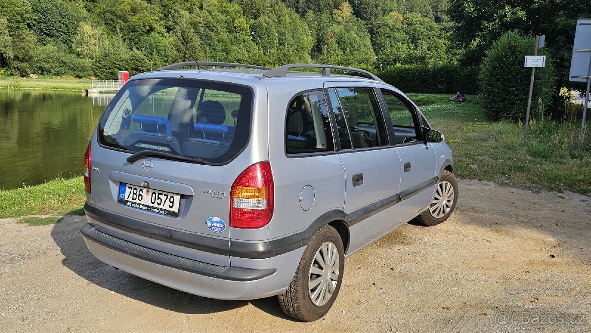 Opel Zafira 1.8 16V - 7MÍST - 11