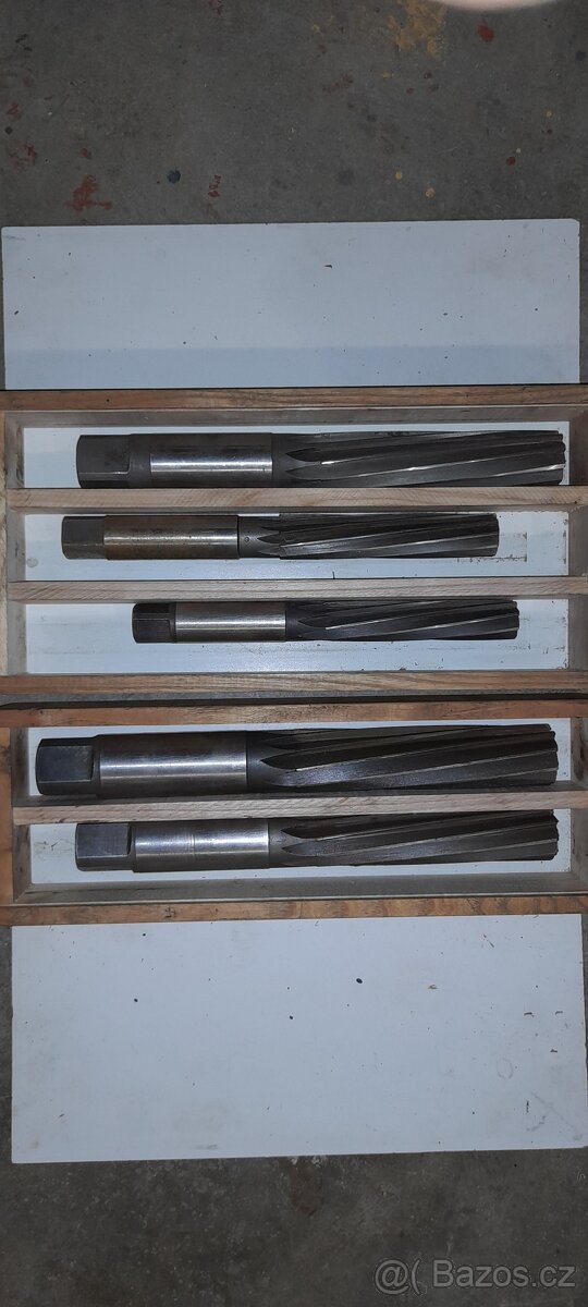 spoj. mater.,montážní klíče,pilníky,výstružníky,motodíly, - 11