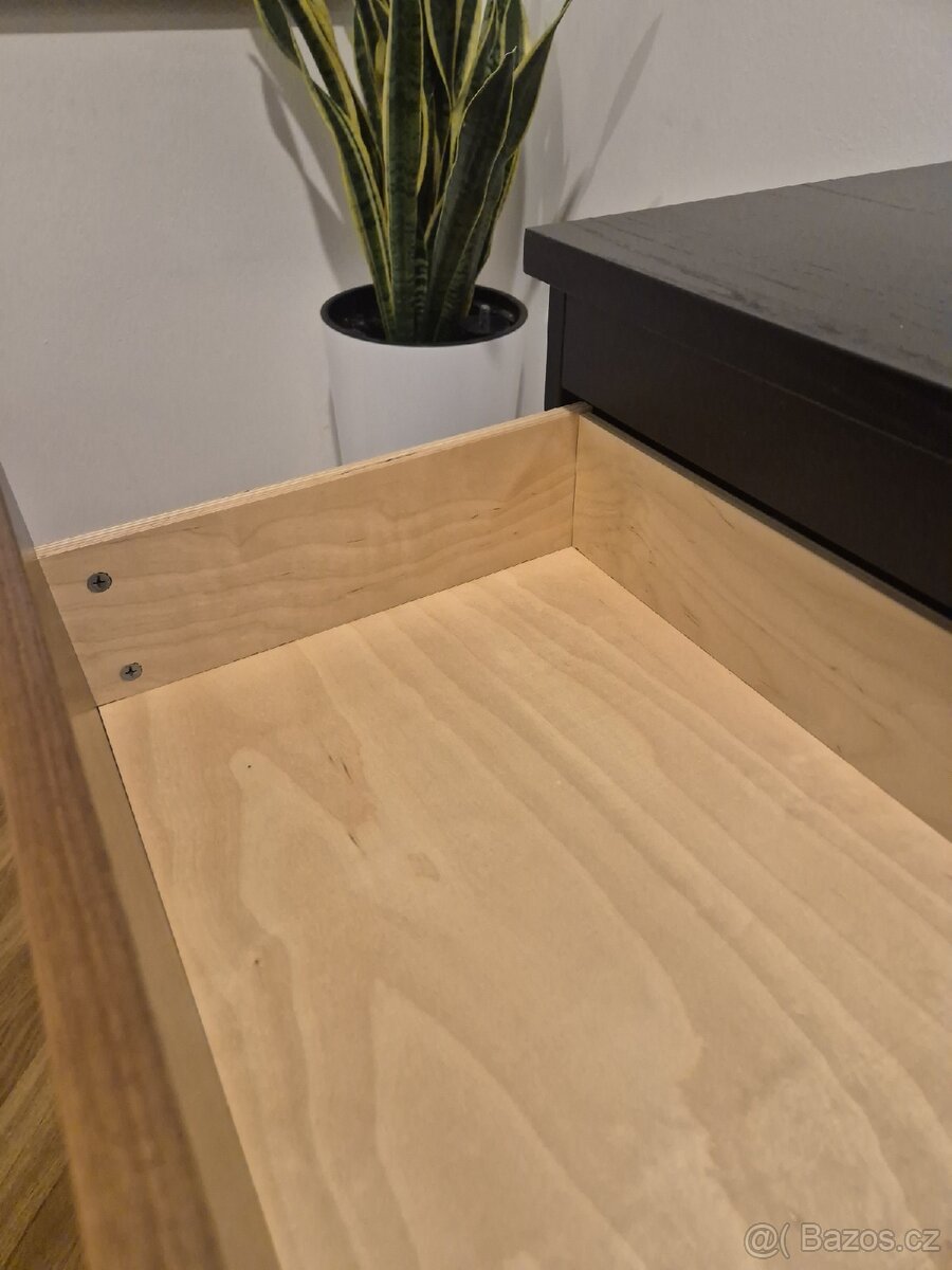 Manželská postel 180 x 200, 2x stolek, komoda - 11