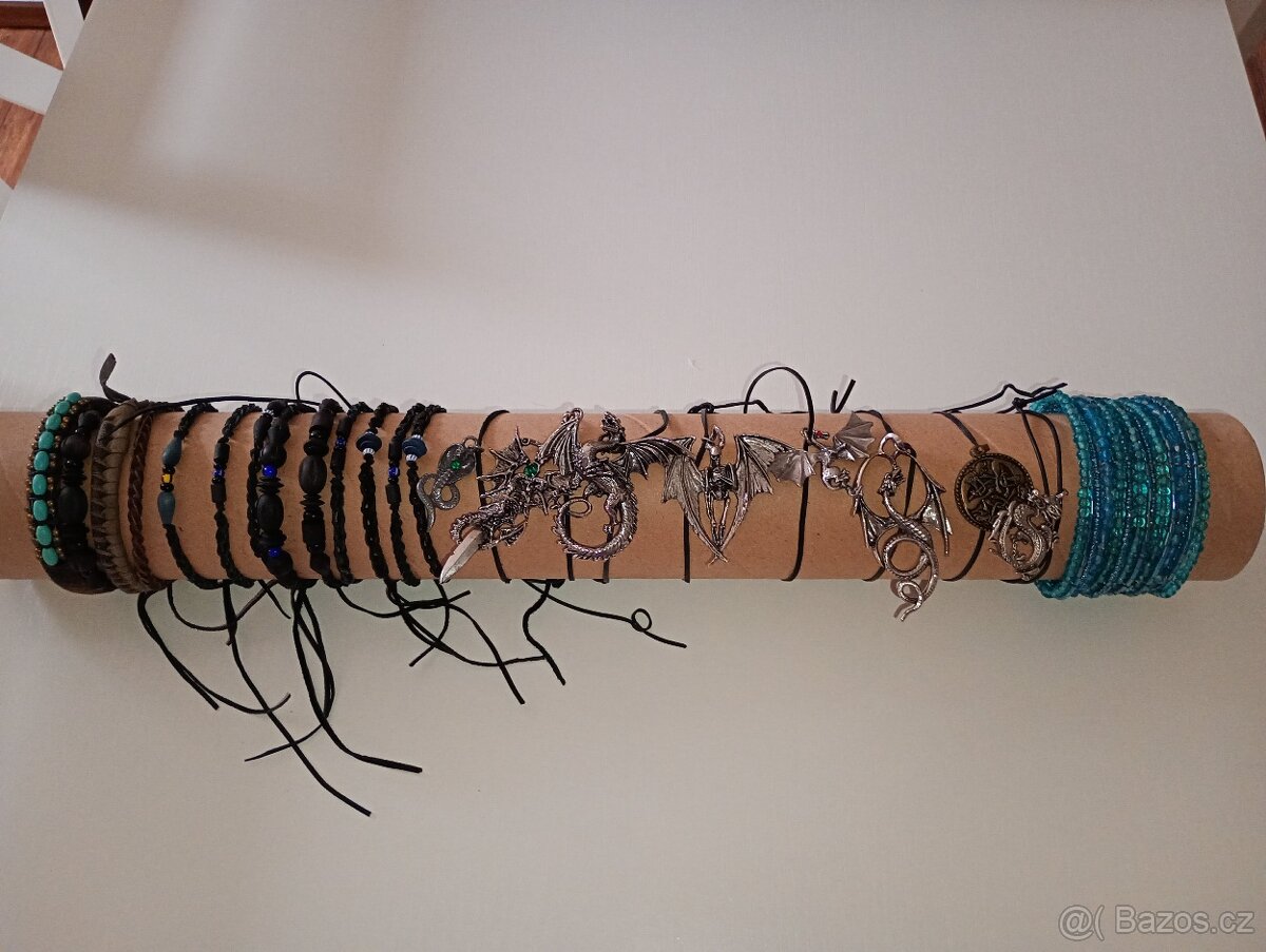 Bižuterie, náramky, náhrdelníky, náušnice, hodinky aj. - 11