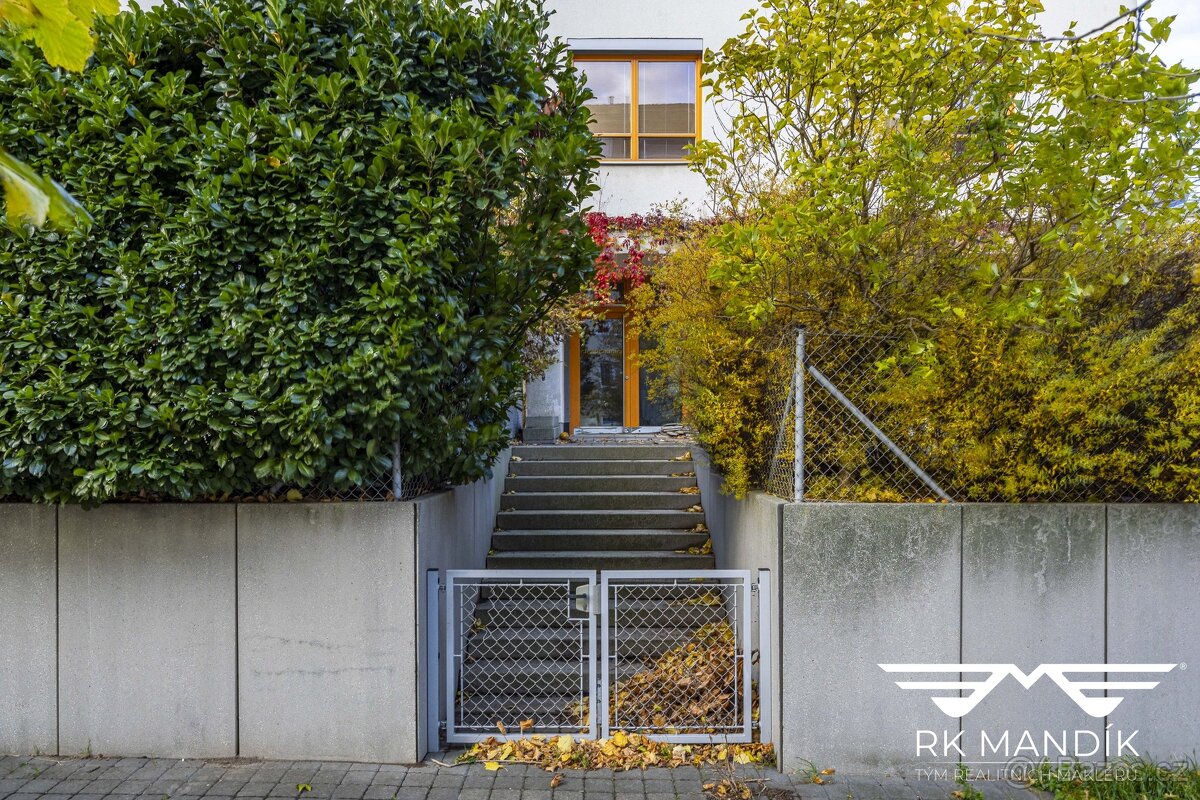 Prodej obchodního prostoru 90 m², Odolena Voda, ev.č. 700 - 11