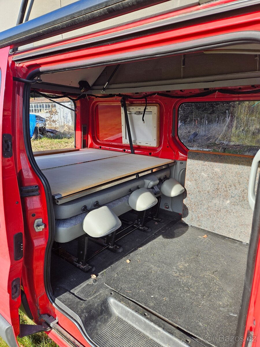 Prodám obytný Opel Vivaro,r.v.2006,obsah-1.9tdci(74kw) - 11