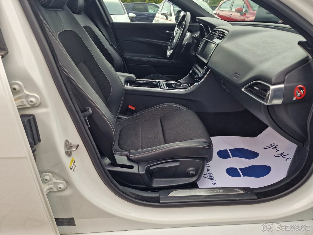 JAGUAR XE 2.0D AWD R-SPORT DYNAMIC - 11