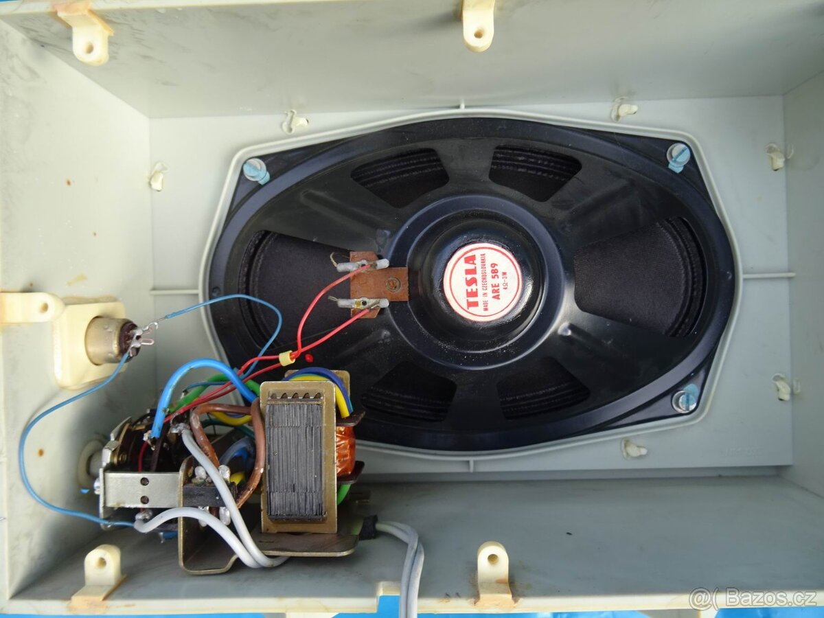 Reproduktor v dřevěné skřínce , atd .. - 11