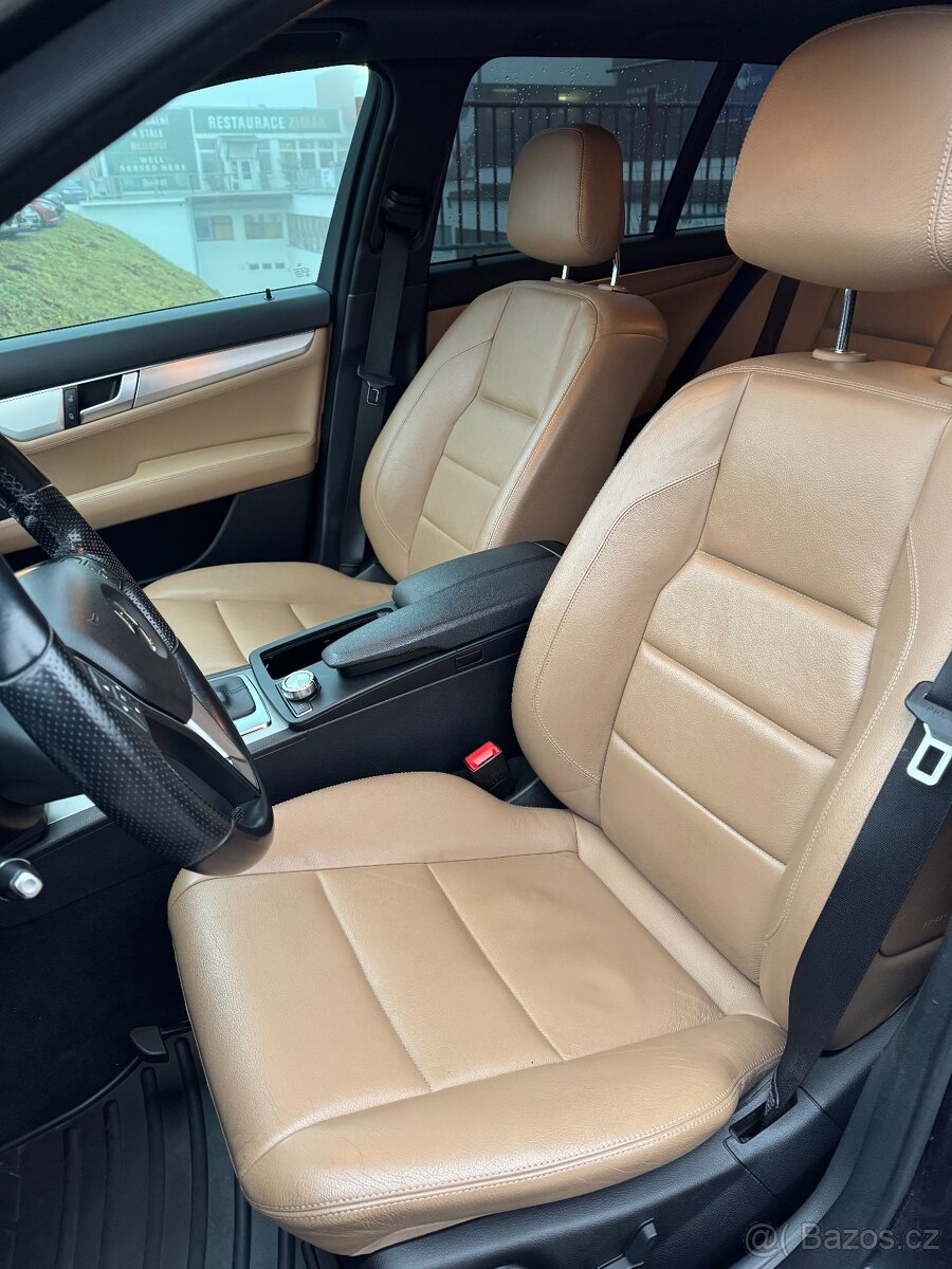 Mercedes-Benz С250, Avantgarde, couvací kamera - 11