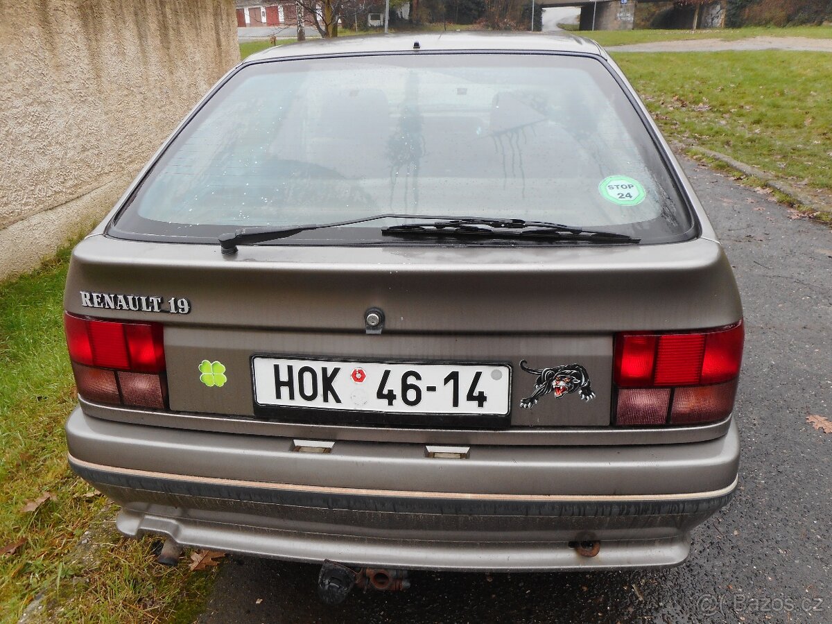 Renault 19 I světle hnědá metalíza - 11