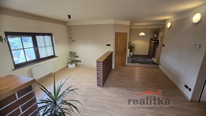 Pronájem bytu 3+kk 85m2, s terasou 15m2 a zahradou, Opava, u - 11