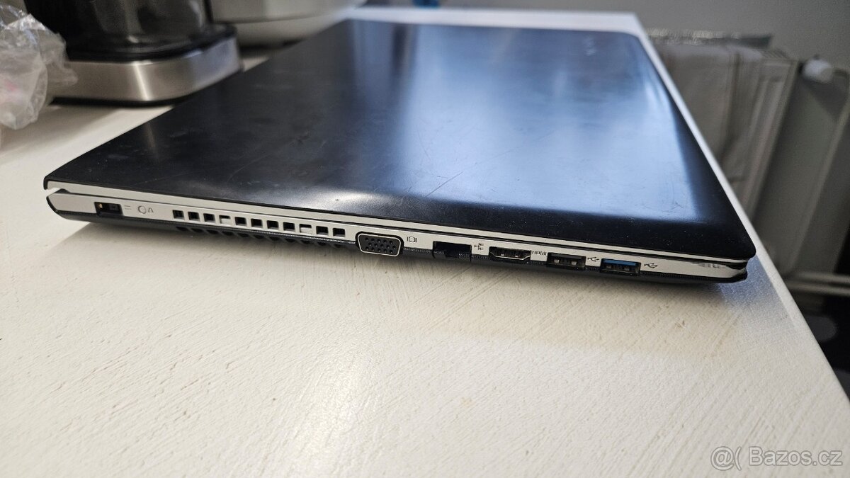 Starší výkonný notebook Lenovo - 11