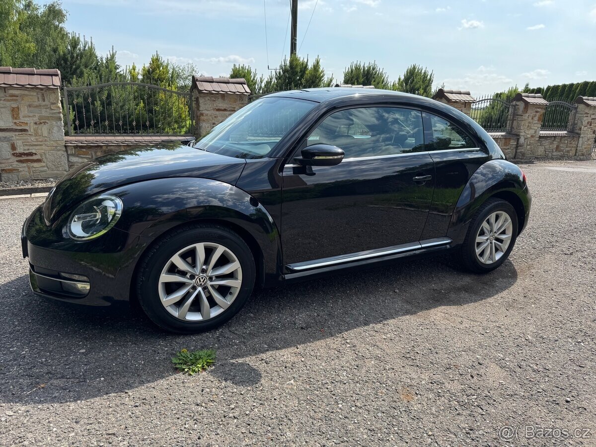 VW Beetle 1,2 TSI 77KW DESING-top stav-serviska, bez koroze - 11