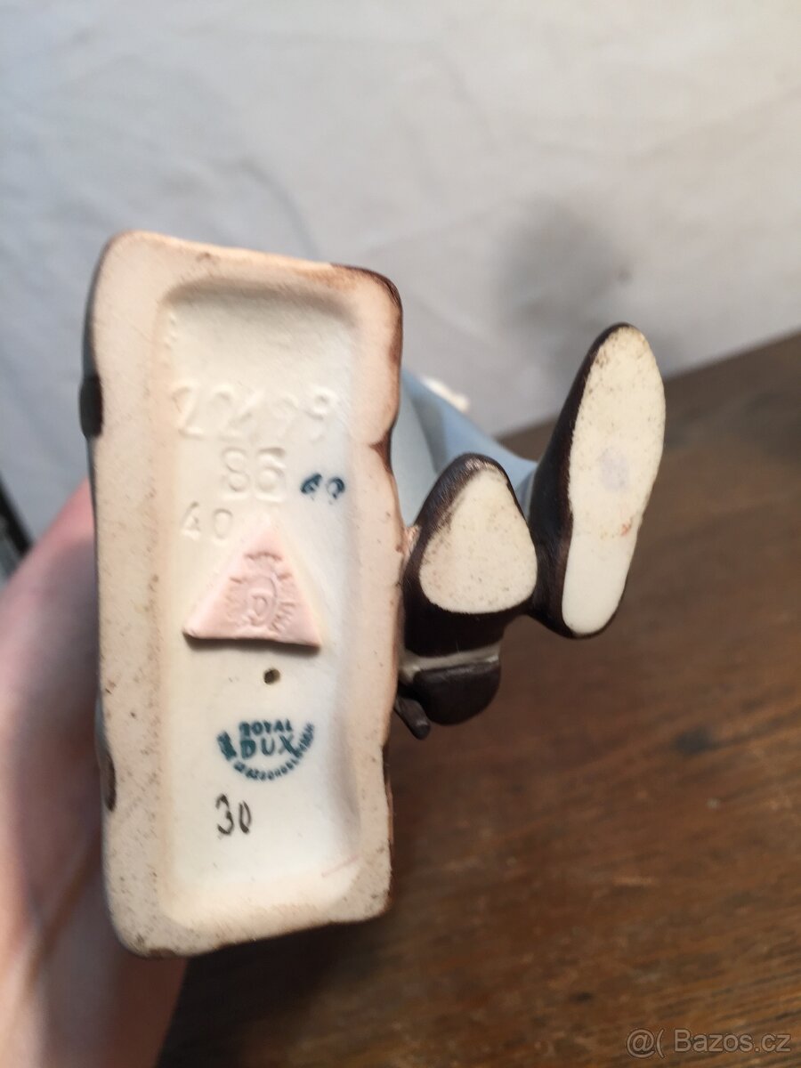 soška Dáma a chrt Muž s kufrem Royal DUX design Xavier - 11