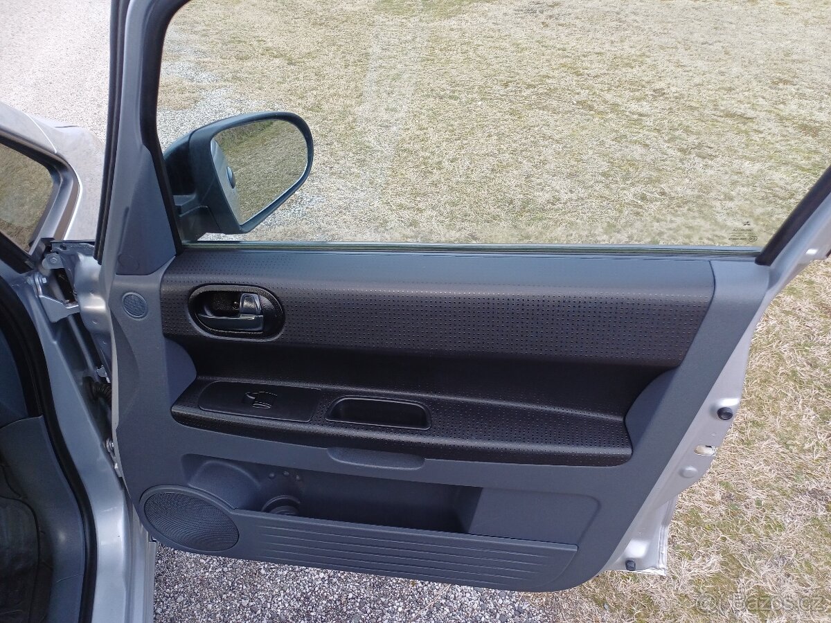 Predám Mitsubishi Colt 1.1 benzín,5-dverový,1.majiteĺ,rok vý - 11