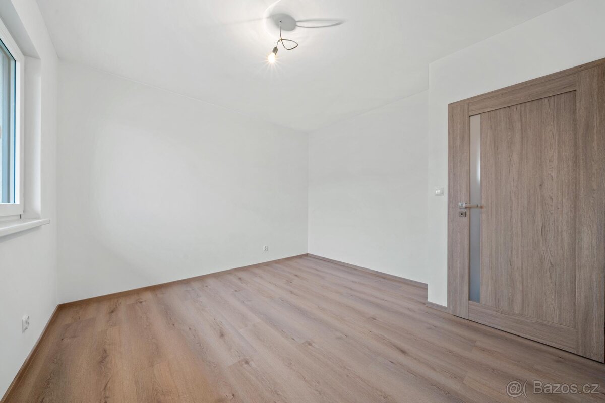 Rodinný dům 4+kk, Holešovice, Chroustovice - 11