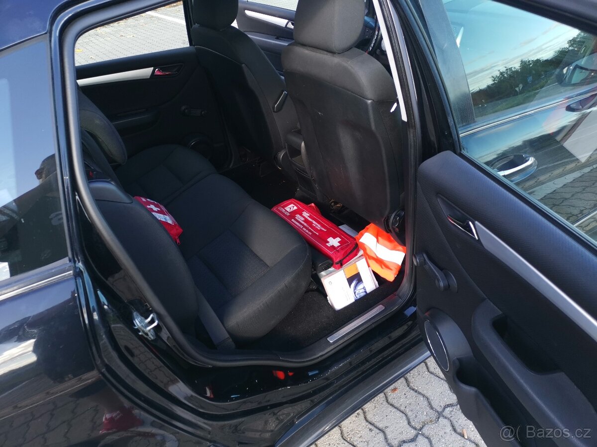 Prodám Mercedes Benz B150 1,5 70kw,2008,Euro 4, Comfort - 11