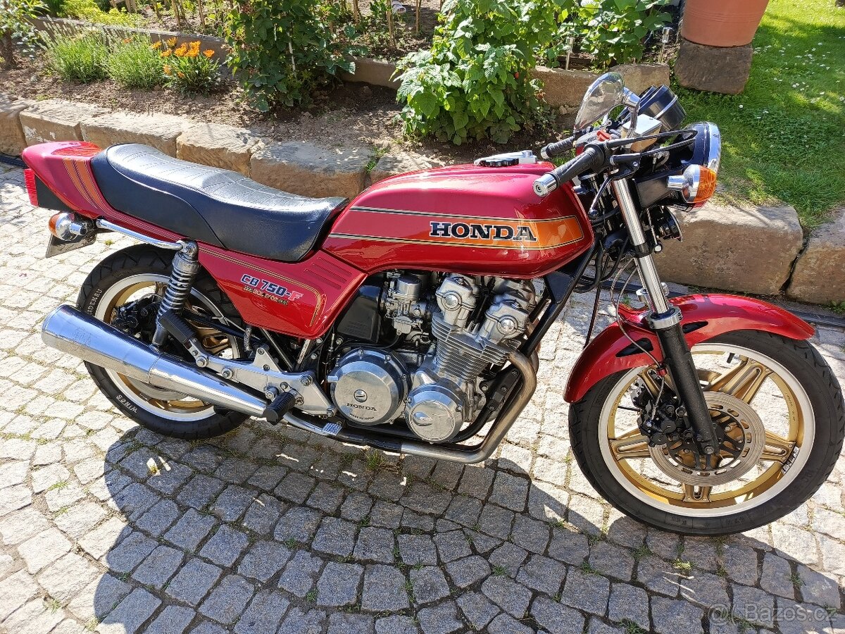 Honda RC04 cb750f - 11