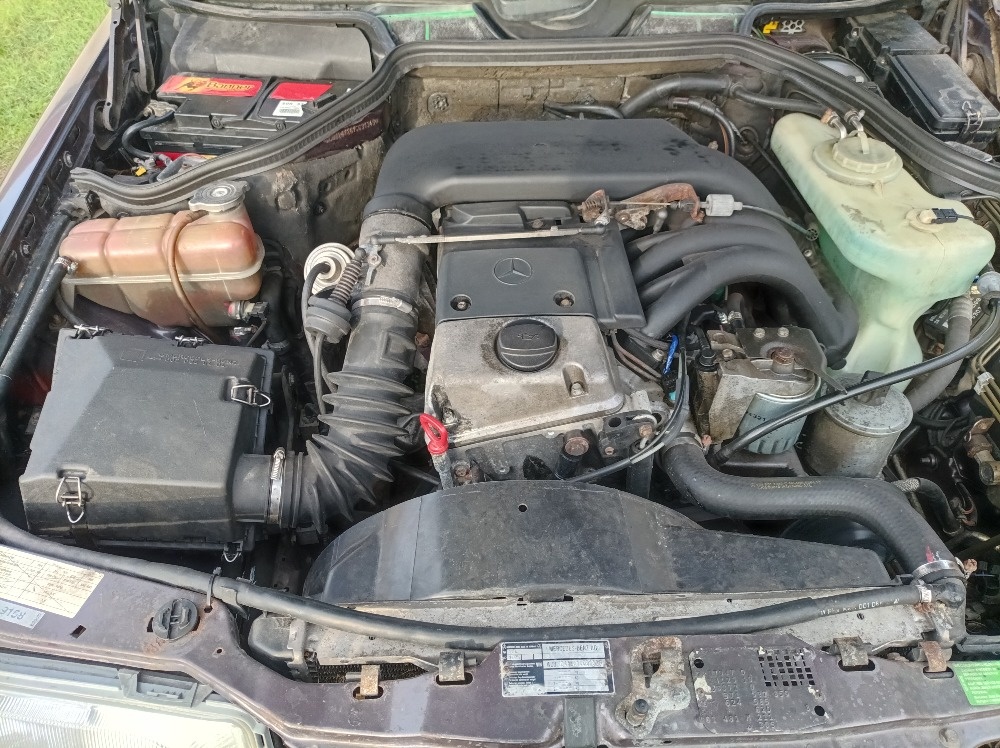 Mercedes E250D W124 1 majitel v CZ - 11