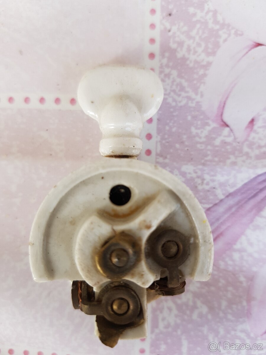 Relé RP92 spínač BT11, pojistky , pouzdra, kryty - 11